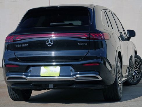 Used 2023 Mercedes-Benz EQS 580 4MATIC SUV w/ Exclusive Trim Package image 5