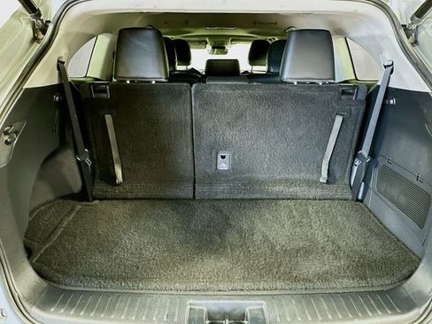 Certified 2023 Toyota Highlander XLE image 28