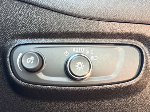 Used 2020 Chevrolet Equinox LS AWD/4WD image 17