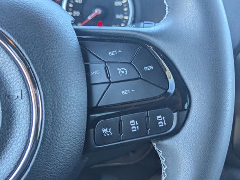 Used 2021 Jeep Renegade Latitude image 25