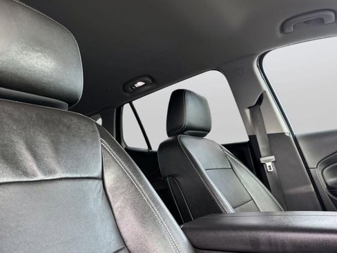 Used 2024 GMC Terrain SLT AWD/4WD image 18