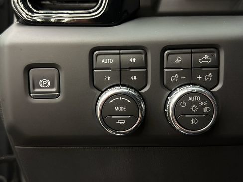 Used 2026 GMC Sierra 1500 AT4 w/ Technology Package AWD/4WD image 31