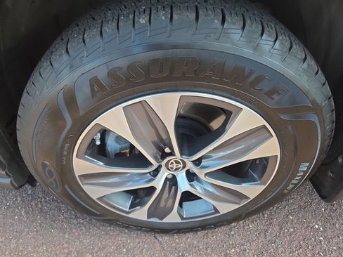 Certified 2022 Toyota Highlander XLE image 12