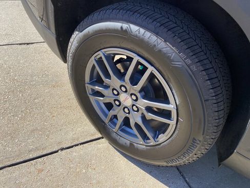 Used 2025 GMC Acadia Elevation image 30