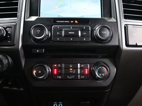 Used 2018 Ford F150 XLT w/ Equipment Group 302A Luxury AWD/4WD image 21