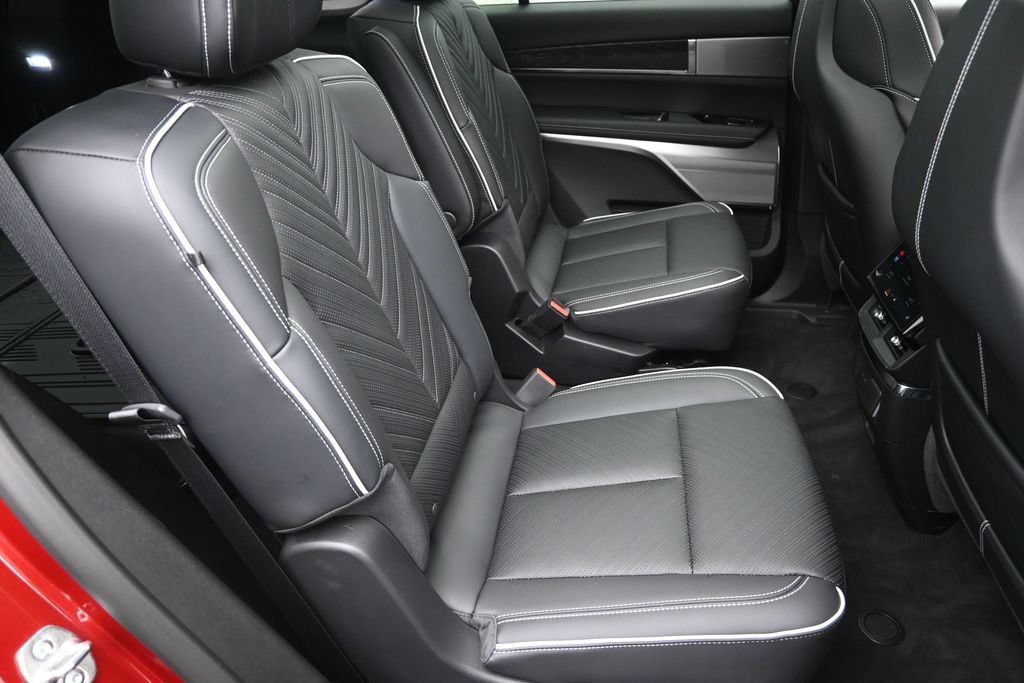 Used 2026 Cadillac Vistiq Platinum w/ LPO, Floor Liner Package AWD/4WD image 28