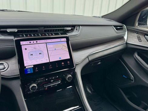 Used 2023 Jeep Grand Cherokee Overland w/ Luxury Tech Group IV image 21