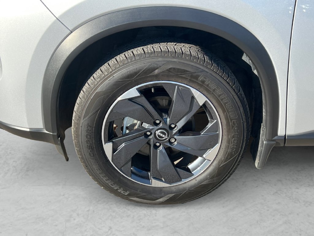 Certified 2024 Nissan Rogue SV FWD image 23