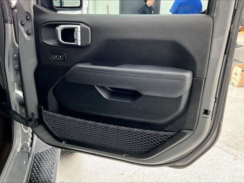 Used 2022 Jeep Wrangler Unlimited Sahara image 23