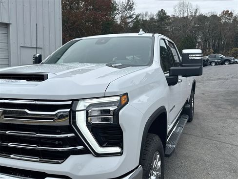 New 2026 Chevrolet Silverado 3500 LTZ w/ LTZ Premium Package image 11