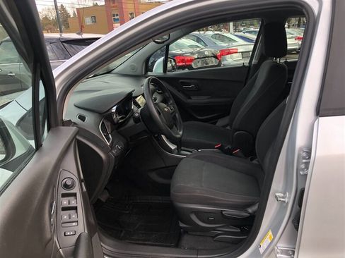 Used 2019 Chevrolet Trax LS FWD image 9