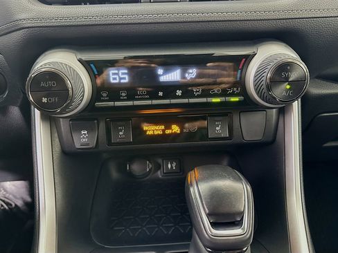 Certified 2019 Toyota RAV4 XLE w/ Convenience Package AWD/4WD image 16