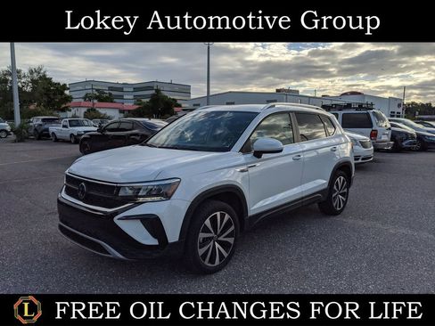 Certified 2023 Volkswagen Taos SE image 1