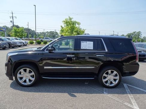 Used 2017 Cadillac Escalade Luxury AWD/4WD image 7