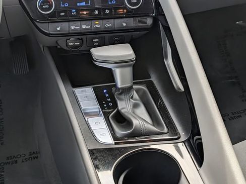 Used 2024 Hyundai Elantra SEL w/ Convenience Package FWD image 15