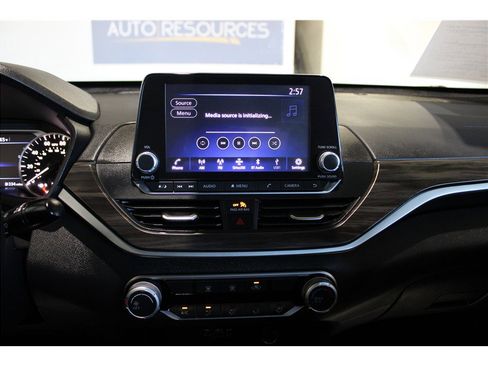 Used 2025 Nissan Altima 2.5 SV image 32