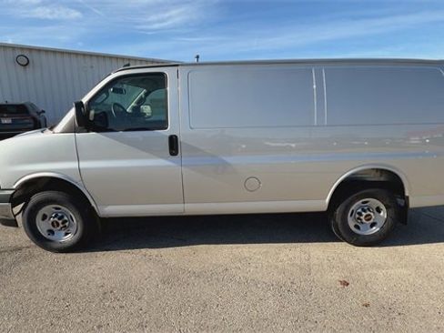 New 2025 GMC Savana 2500 image 34