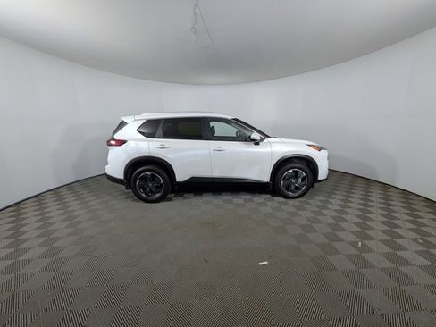 Used 2024 Nissan Rogue SV w/ SV Premium Package image 4