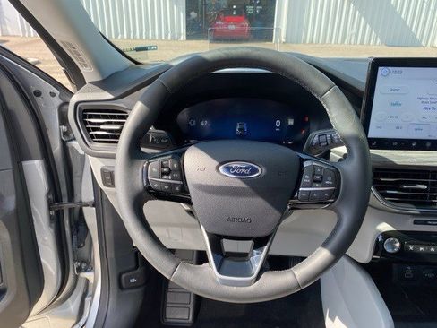 Certified 2024 Ford Escape Platinum w/ Premium Technology Package image 31