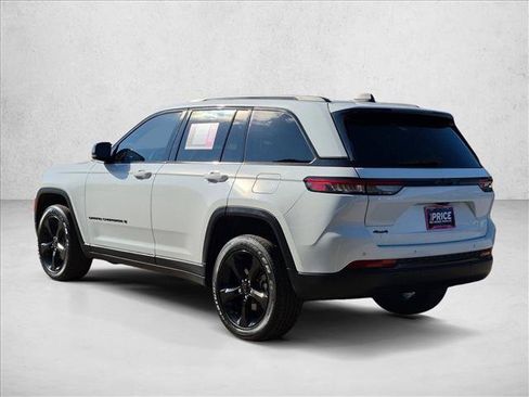 Used 2023 Jeep Grand Cherokee Altitude AWD/4WD image 7