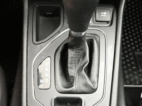 Used 2020 Jeep Cherokee Latitude w/ Cold Weather Group FWD image 19