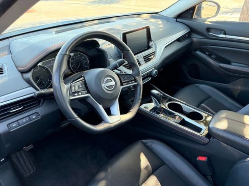 Certified 2025 Nissan Altima 2.5 SR FWD image 8