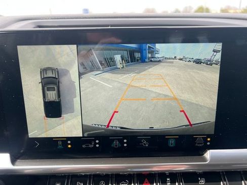 Used 2022 Chevrolet Silverado 1500 LTZ w/ LTZ Convenience Package II AWD/4WD image 23