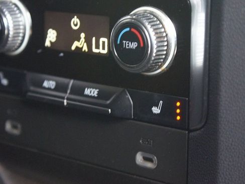 Used 2021 GMC Yukon Denali w/ Denali Premium Package image 20