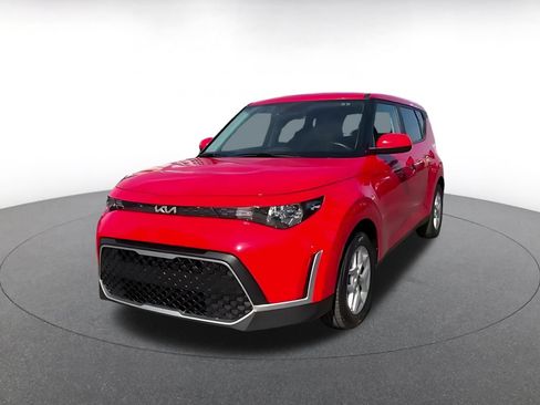 Used 2025 Kia Soul LX w/ LX Technology Package FWD image 5