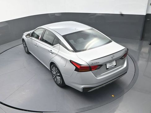 Used 2024 Nissan Altima 2.5 SV FWD image 15