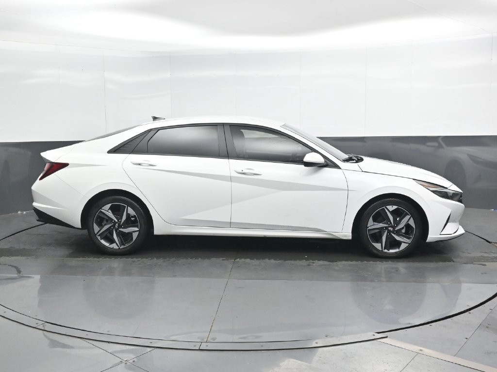Used 2023 Hyundai Elantra SEL w/ Convenience Package FWD image 3