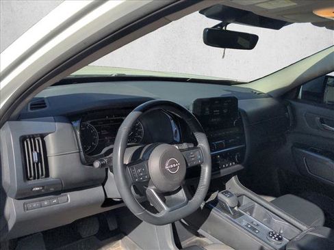 Used 2023 Nissan Pathfinder SL image 11