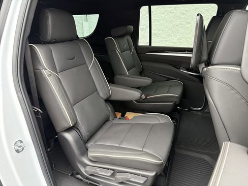 New 2026 Cadillac Escalade ESV Luxury image 33