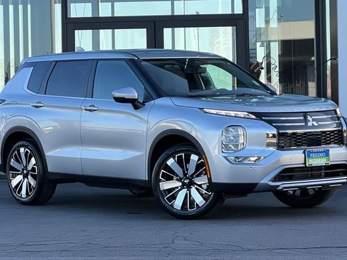 New 2026 Mitsubishi Outlander SE FWD image 3