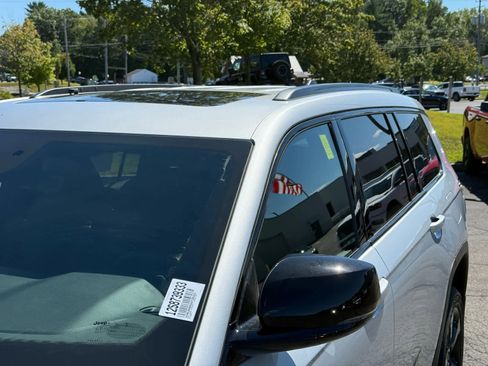 New 2025 Jeep Grand Cherokee L Altitude image 18