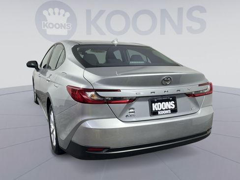 Used 2025 Toyota Camry LE image 4