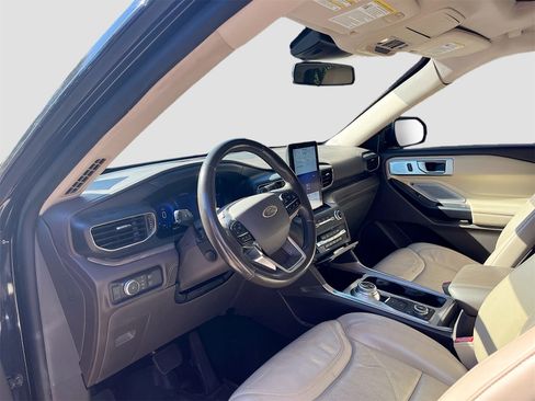 Used 2020 Ford Explorer Platinum w/ Premium Technology Package image 9