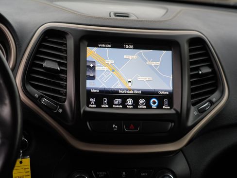 Used 2018 Jeep Cherokee Latitude AWD/4WD image 22
