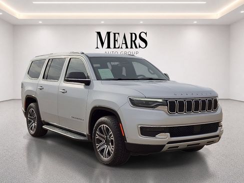 Used 2024 Jeep Wagoneer Series II w/ Flexible Seating Group RWD image 7
