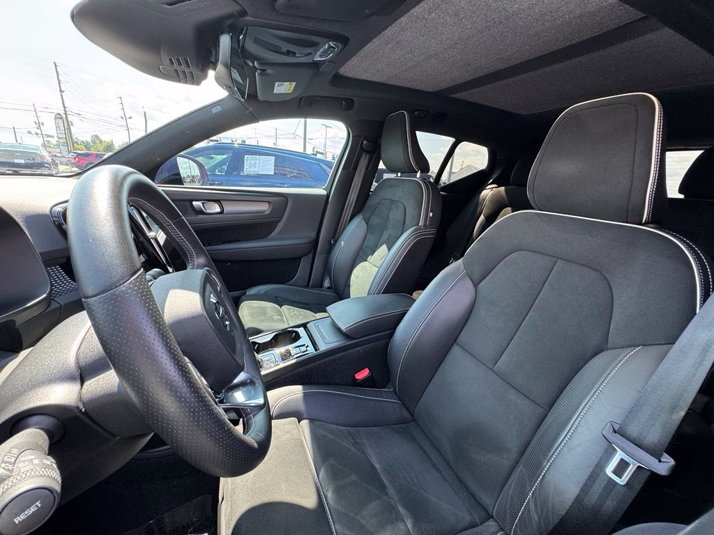 Used 2021 Volvo XC40 T5 R-Design w/ Advanced Package AWD/4WD image 16