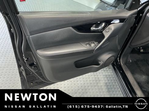 Used 2020 Nissan Rogue Sport SV FWD image 33
