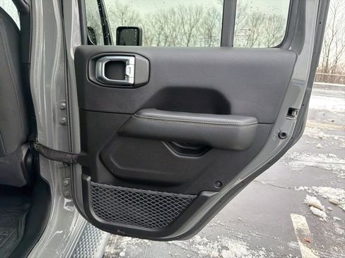 Used 2020 Jeep Wrangler Unlimited Sahara image 24