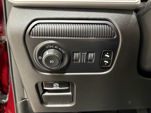 Used 2024 Jeep Wagoneer L Series II w/ Flexible Seating Group RWD image 14