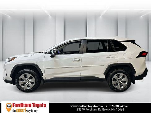 Used 2023 Toyota RAV4 LE AWD/4WD image 7