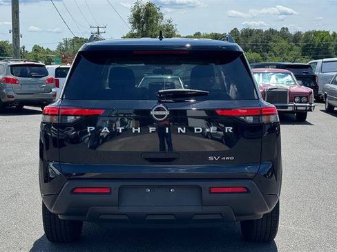 Used 2024 Nissan Pathfinder SV AWD/4WD image 9