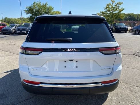 Certified 2023 Jeep Grand Cherokee Laredo image 4