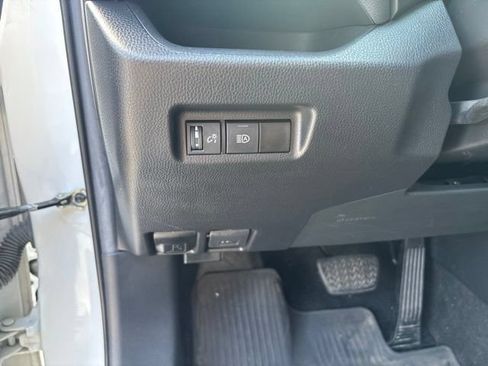 Used 2021 Toyota RAV4 XLE AWD/4WD image 23