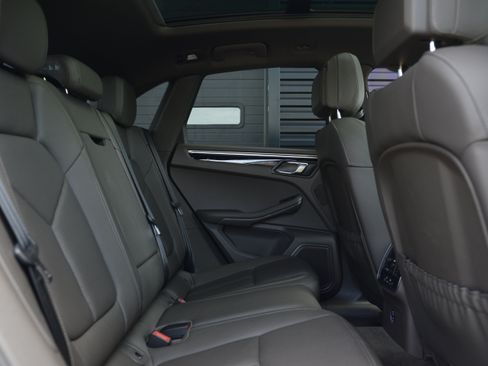 Used 2023 Porsche Macan AWD/4WD image 23