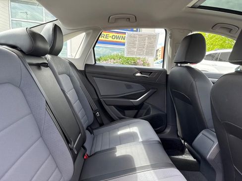 Certified 2025 Volkswagen Jetta SE w/ Sunroof Package FWD image 10