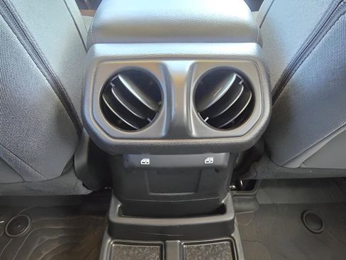 Used 2025 Jeep Wrangler Willys AWD/4WD image 17